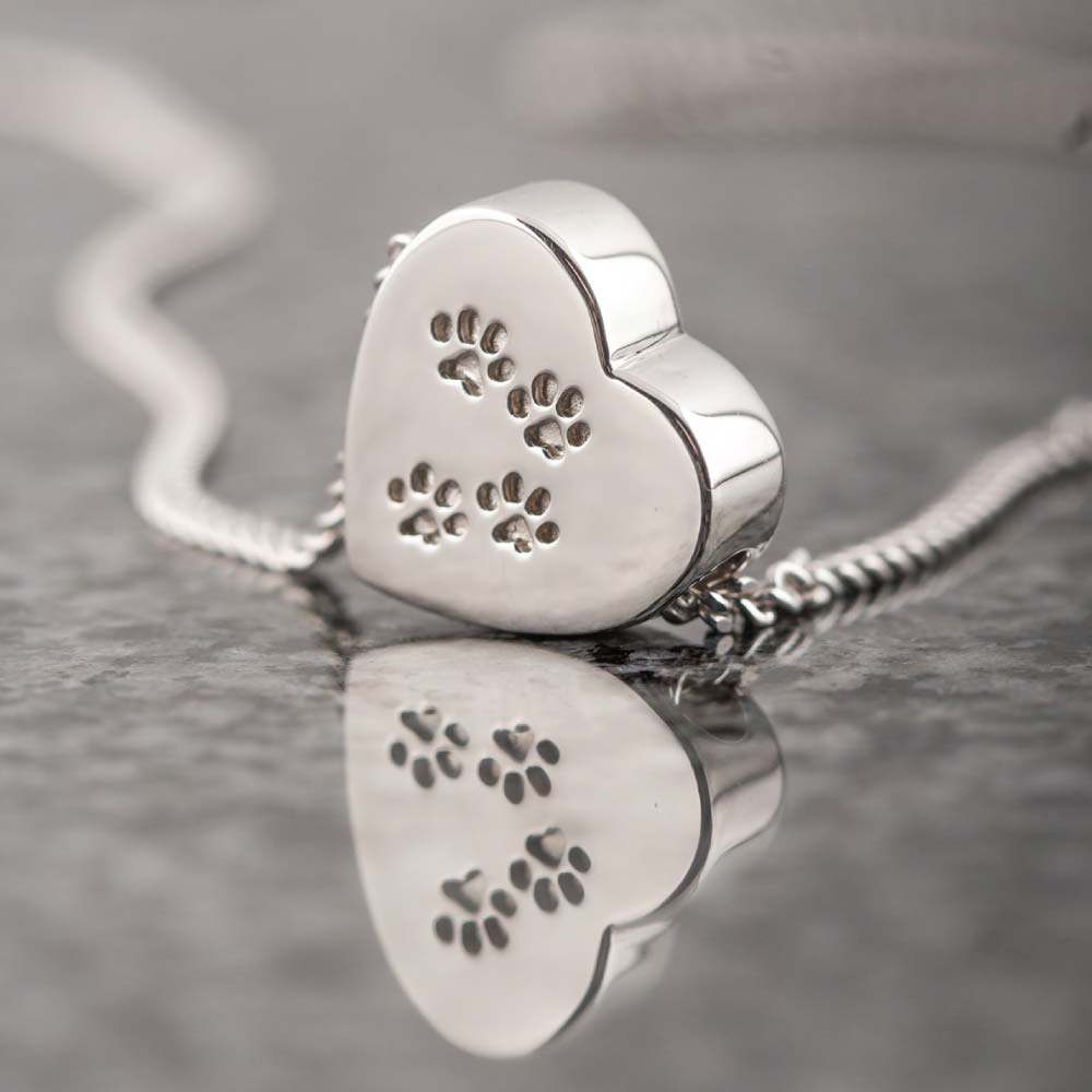 Colgante relicario de corazón con huellas de mascota Colgante relicario de corazón con huellas de mascota